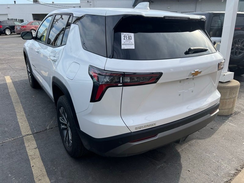 Chevrolet Equinox Vehicle Full-screen Gallery Image 4