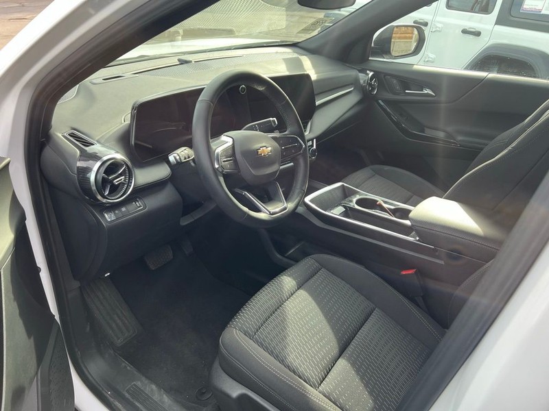 Chevrolet Equinox Vehicle Full-screen Gallery Image 7