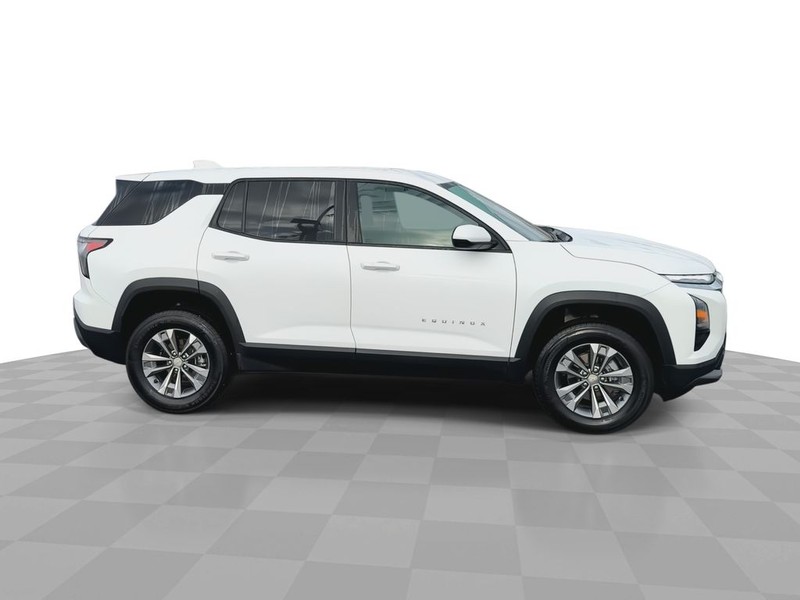 Chevrolet Equinox Vehicle Full-screen Gallery Image 10