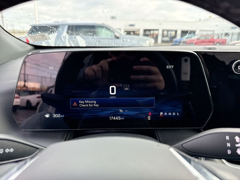 Chevrolet Equinox Vehicle Full-screen Gallery Image 13