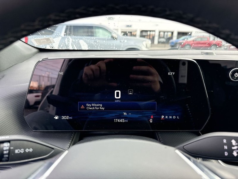 Chevrolet Equinox Vehicle Full-screen Gallery Image 14