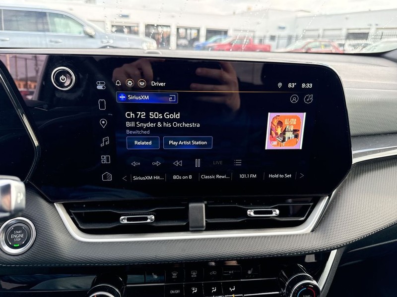 Chevrolet Equinox Vehicle Full-screen Gallery Image 15