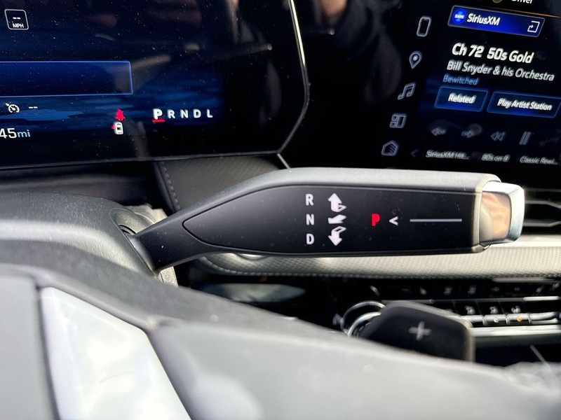 Chevrolet Equinox Vehicle Full-screen Gallery Image 18