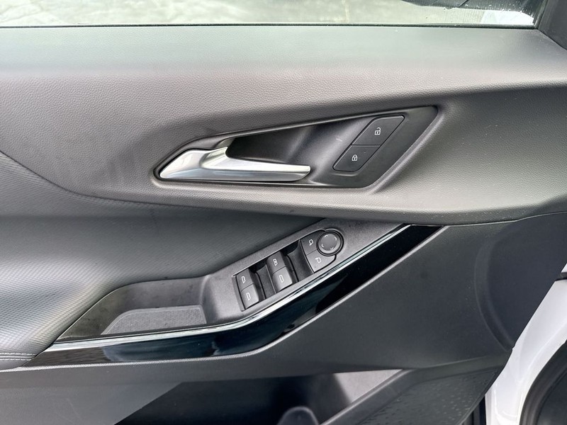 Chevrolet Equinox Vehicle Full-screen Gallery Image 24