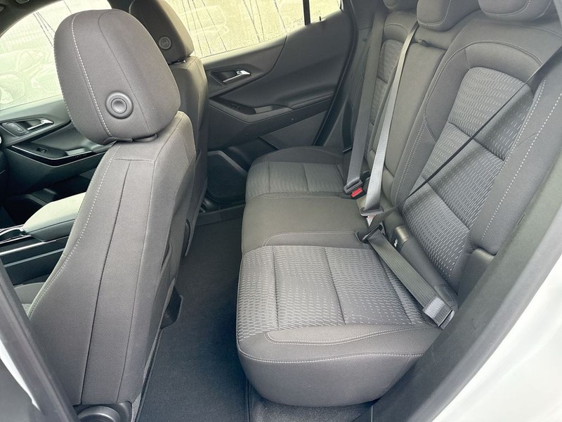 Chevrolet Equinox Vehicle Full-screen Gallery Image 26