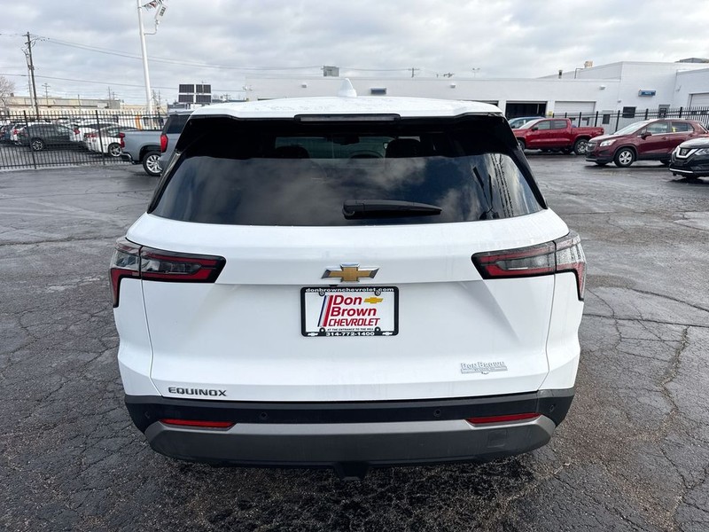 Chevrolet Equinox Vehicle Full-screen Gallery Image 27
