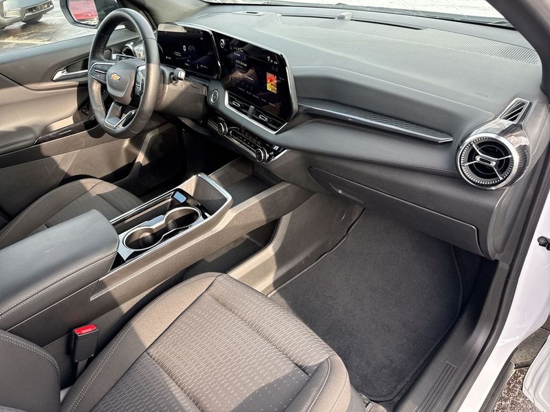 Chevrolet Equinox Vehicle Full-screen Gallery Image 30