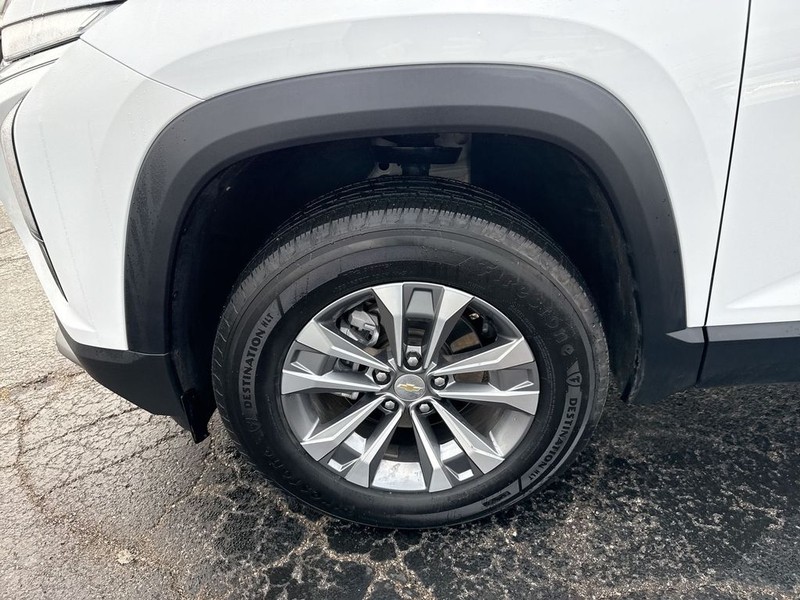 Chevrolet Equinox Vehicle Full-screen Gallery Image 34