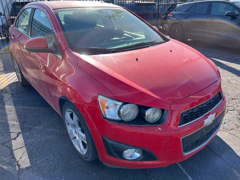 Chevrolet Sonic Vehicle Full-screen Gallery Image 3