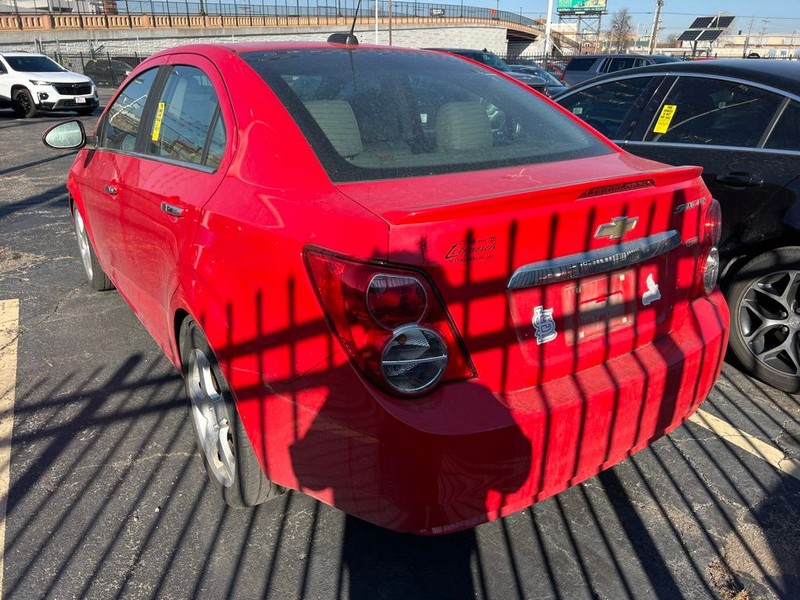 Chevrolet Sonic Vehicle Full-screen Gallery Image 4