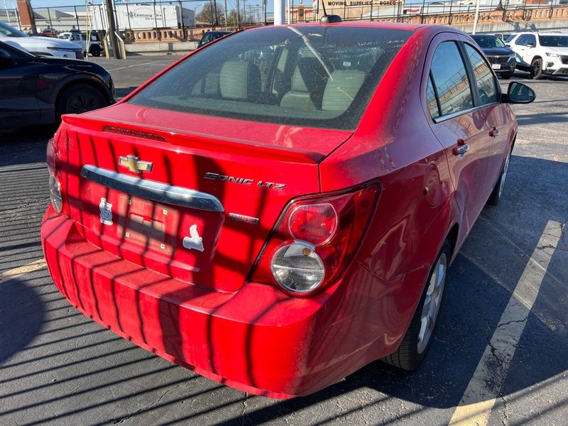 Chevrolet Sonic Vehicle Full-screen Gallery Image 6