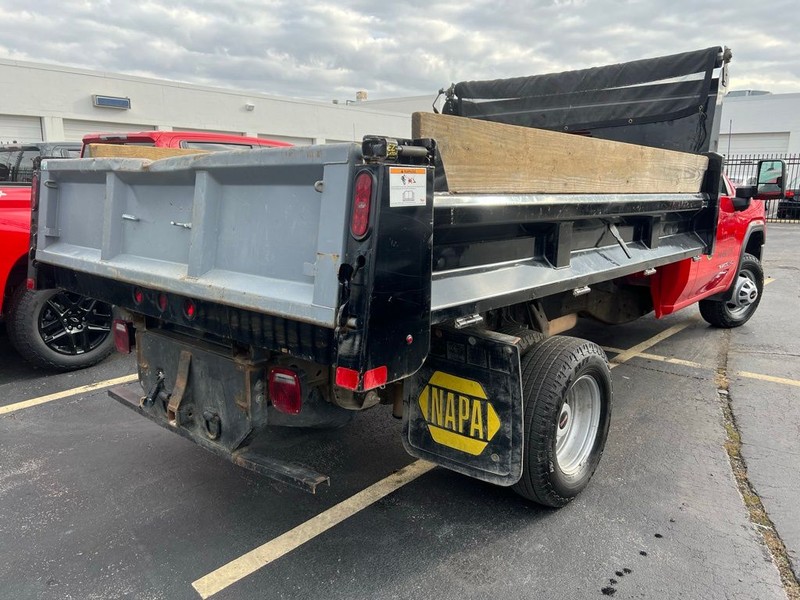 GMC Sierra 3500HD CC Vehicle Full-screen Gallery Image 6