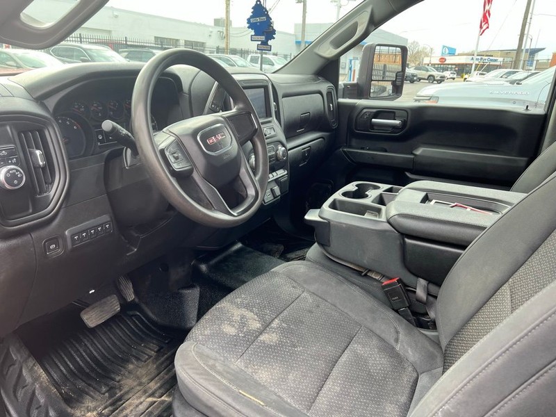 GMC Sierra 3500HD CC Vehicle Full-screen Gallery Image 7