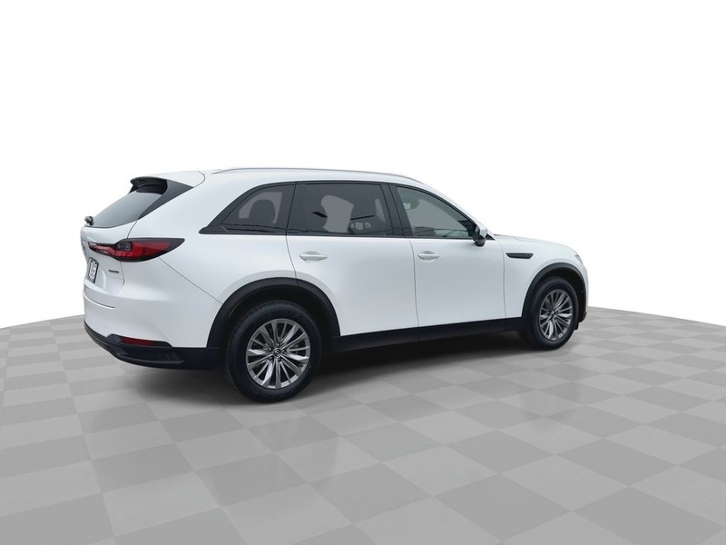 Mazda CX-90 Vehicle Full-screen Gallery Image 13