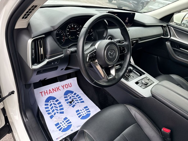 Mazda CX-90 Vehicle Full-screen Gallery Image 17