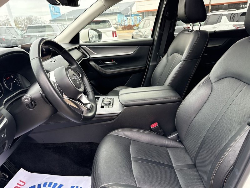 Mazda CX-90 Vehicle Full-screen Gallery Image 28