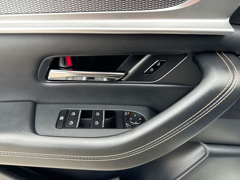 Mazda CX-90 Vehicle Full-screen Gallery Image 30