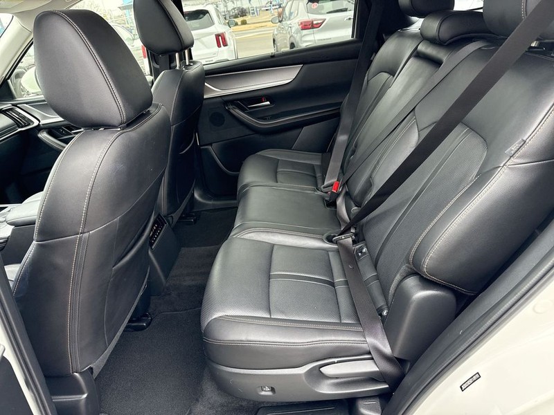 Mazda CX-90 Vehicle Full-screen Gallery Image 31