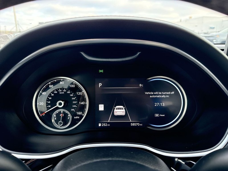 Genesis G80 Vehicle Full-screen Gallery Image 18