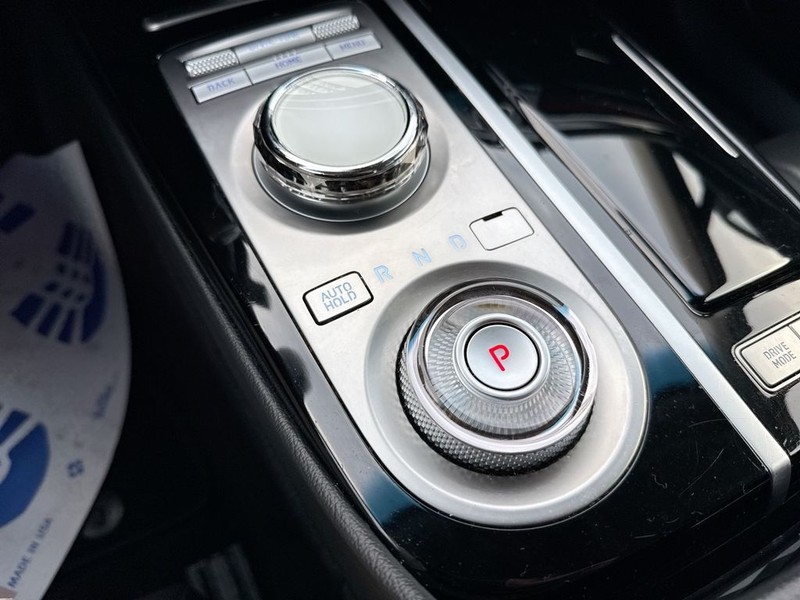 Genesis G80 Vehicle Full-screen Gallery Image 22