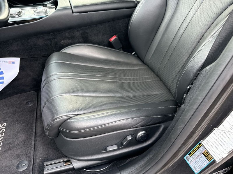 Genesis G80 Vehicle Full-screen Gallery Image 26