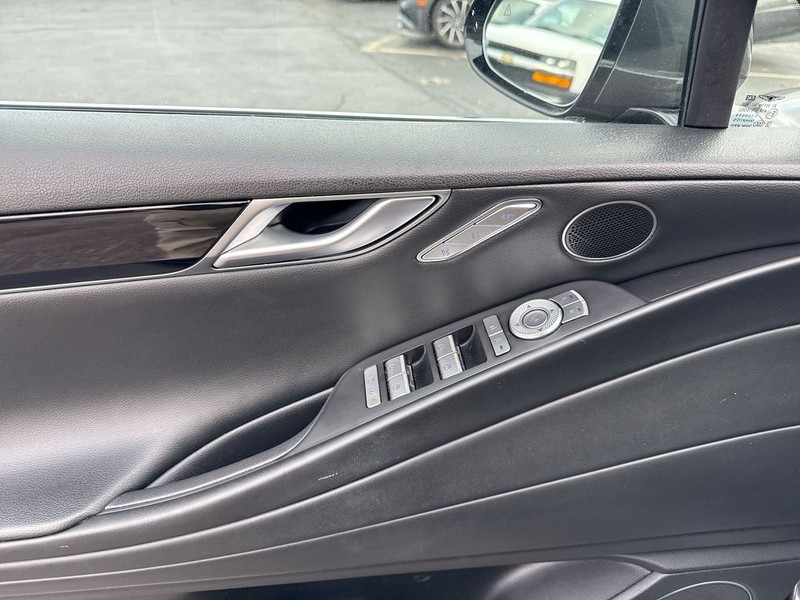 Genesis G80 Vehicle Full-screen Gallery Image 28