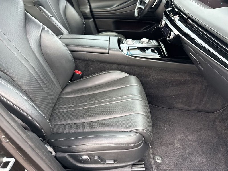 Genesis G80 Vehicle Full-screen Gallery Image 33