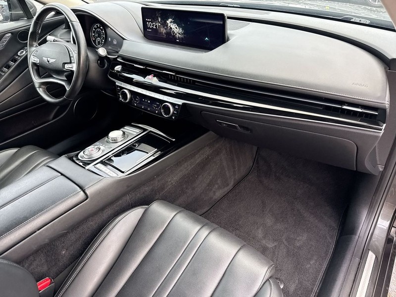 Genesis G80 Vehicle Full-screen Gallery Image 34