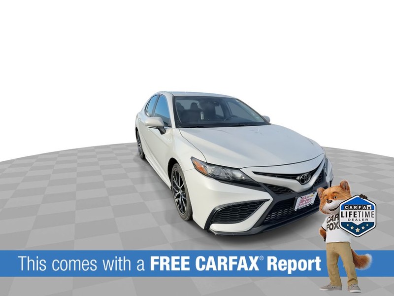 Toyota Camry Vehicle Full-screen Gallery Image 3