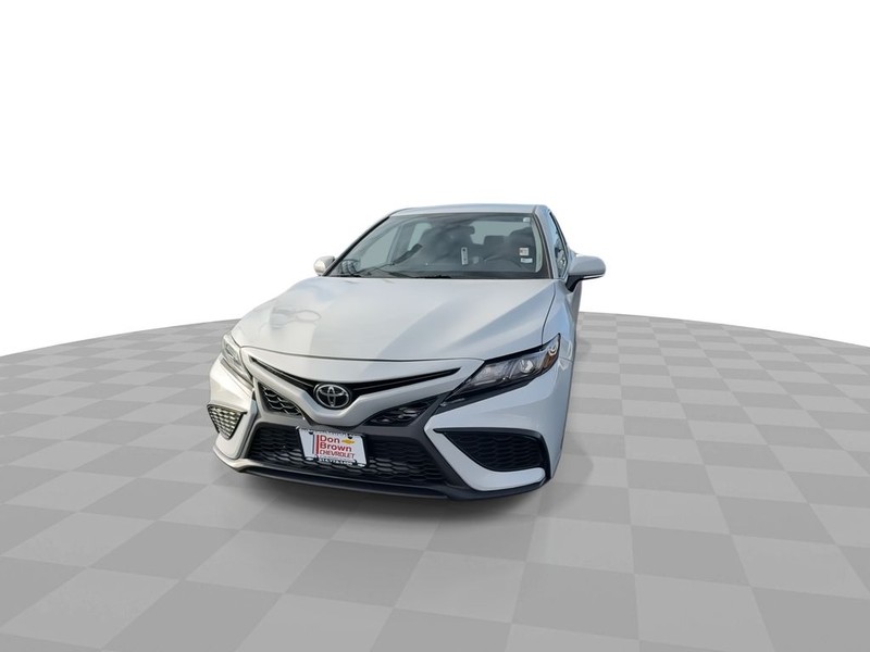 Toyota Camry Vehicle Full-screen Gallery Image 4