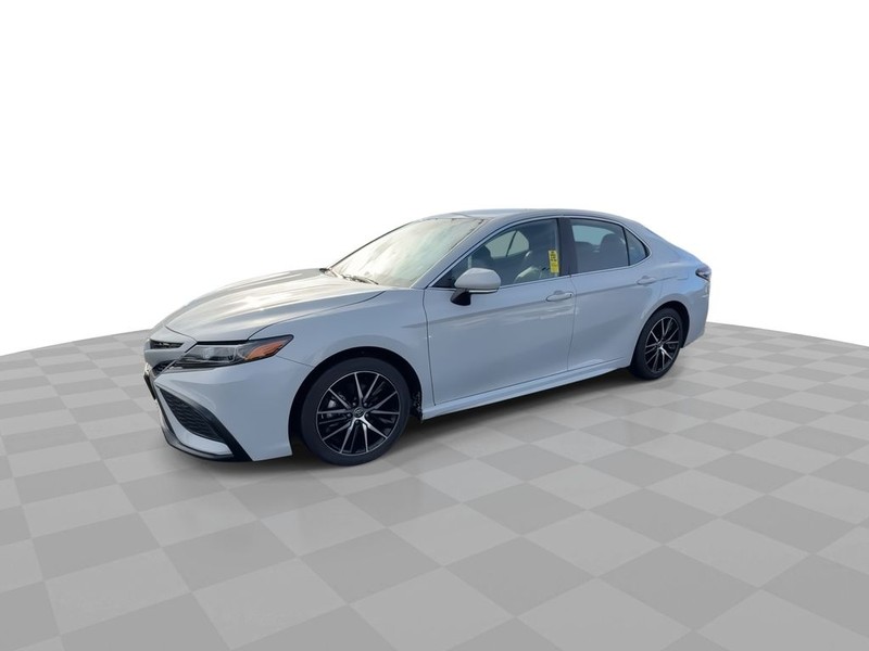 Toyota Camry Vehicle Full-screen Gallery Image 6