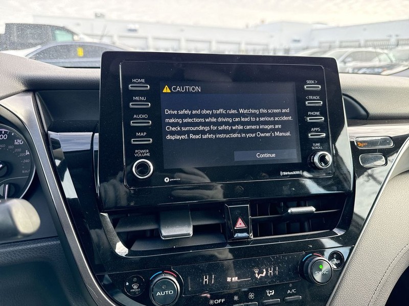 Toyota Camry Vehicle Full-screen Gallery Image 20