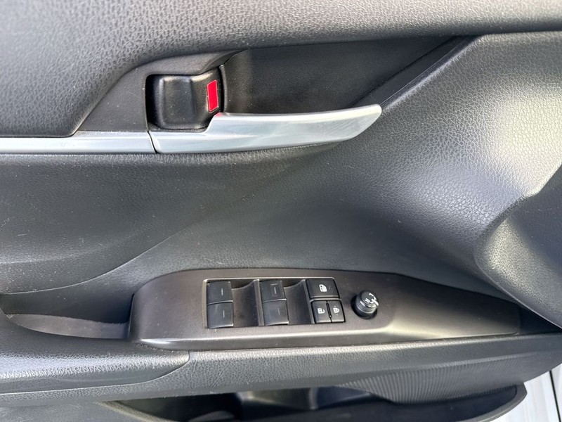 Toyota Camry Vehicle Full-screen Gallery Image 29