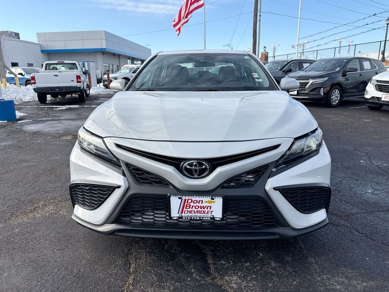 Toyota Camry Vehicle Full-screen Gallery Image 35