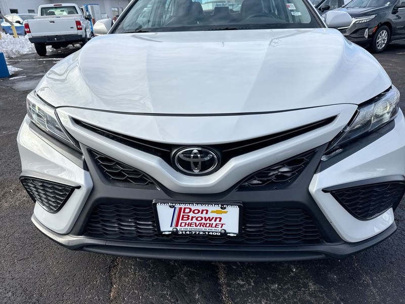 Toyota Camry Vehicle Full-screen Gallery Image 36