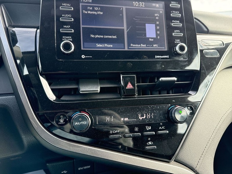 Toyota Camry Vehicle Full-screen Gallery Image 40