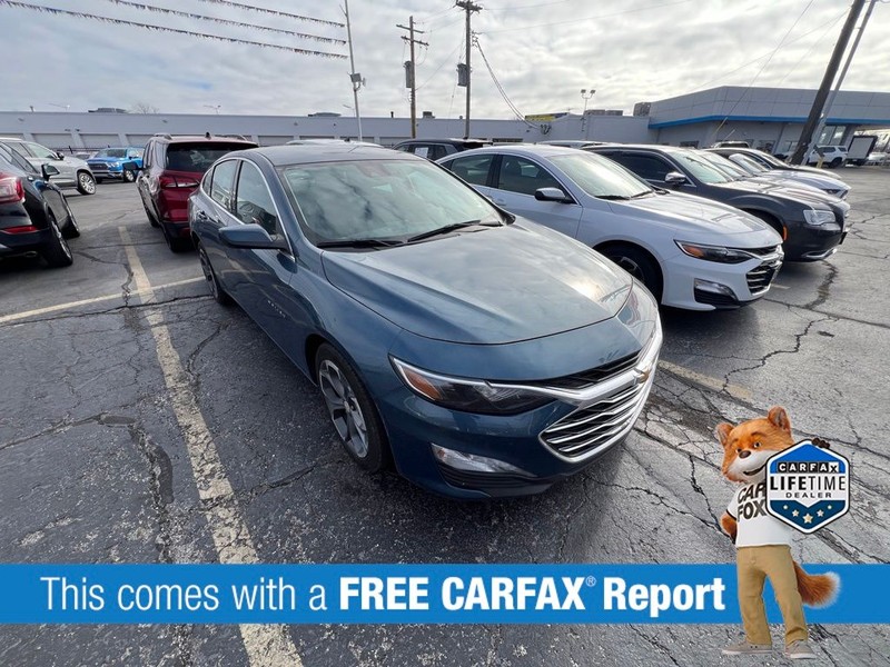 Chevrolet Malibu Vehicle Full-screen Gallery Image 3