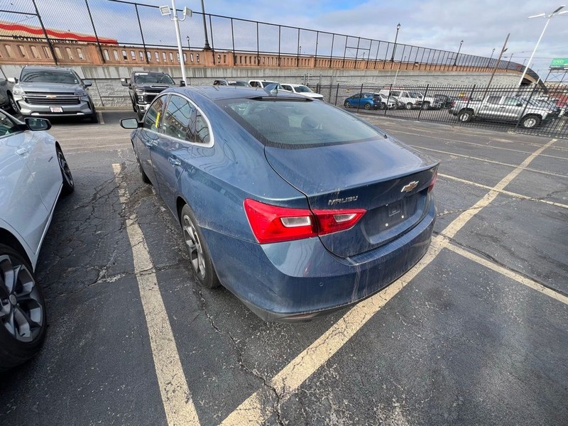 Chevrolet Malibu Vehicle Full-screen Gallery Image 4