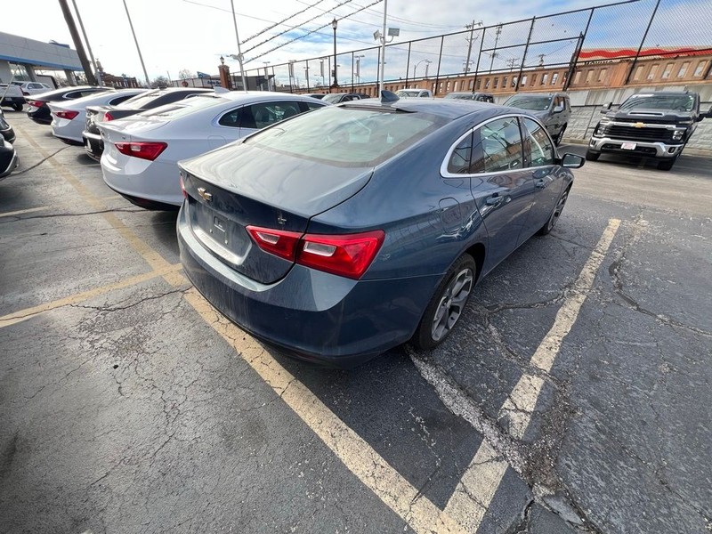 Chevrolet Malibu Vehicle Full-screen Gallery Image 6