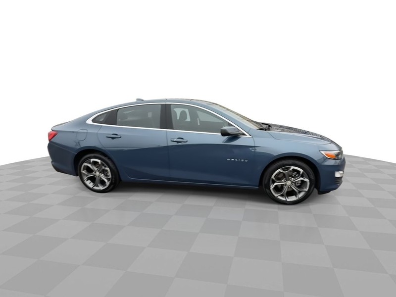 Chevrolet Malibu Vehicle Full-screen Gallery Image 10