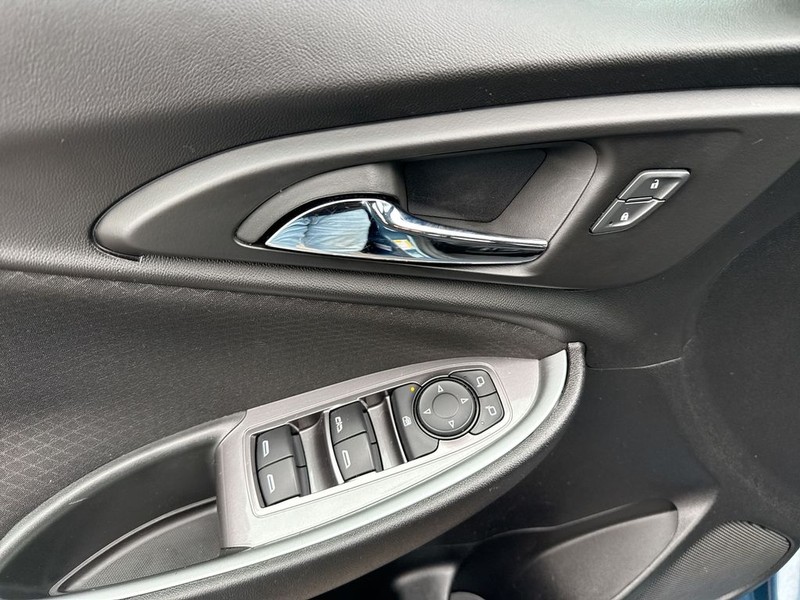 Chevrolet Malibu Vehicle Full-screen Gallery Image 25