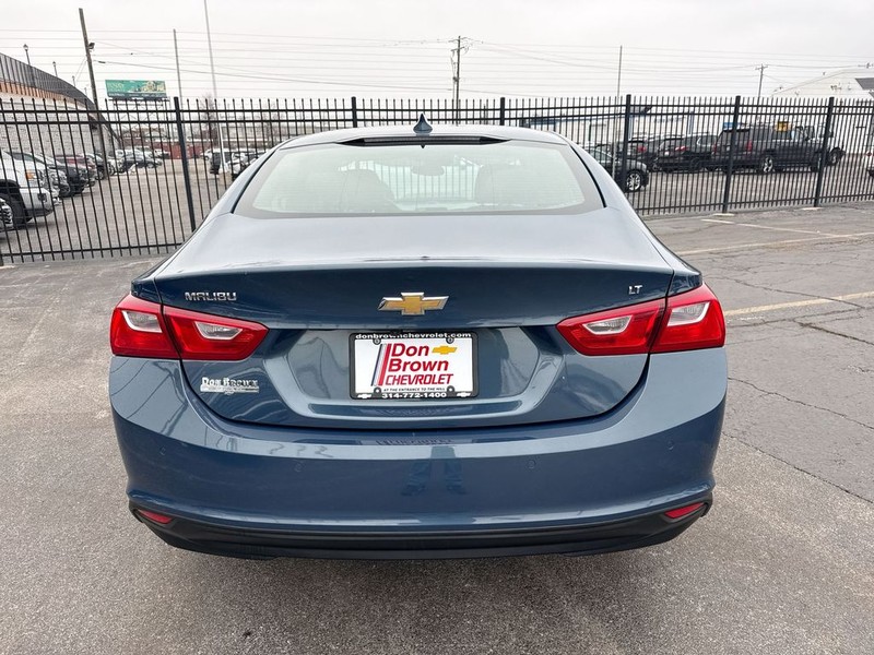 Chevrolet Malibu Vehicle Full-screen Gallery Image 27