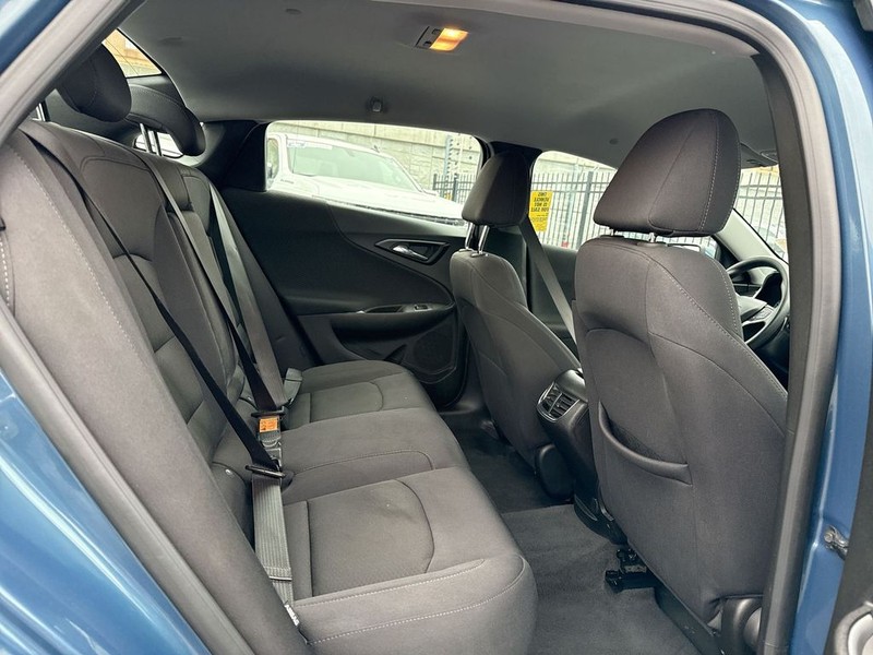 Chevrolet Malibu Vehicle Full-screen Gallery Image 28