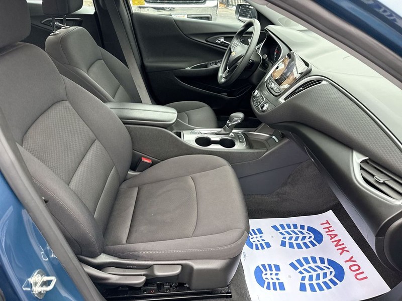 Chevrolet Malibu Vehicle Full-screen Gallery Image 29