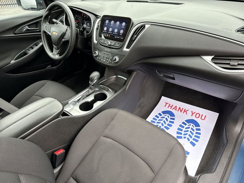 Chevrolet Malibu Vehicle Full-screen Gallery Image 30