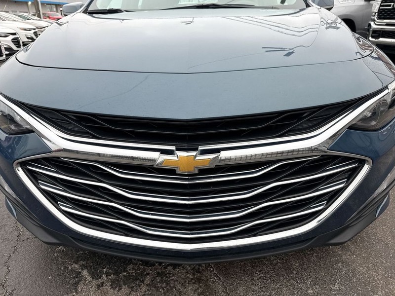 Chevrolet Malibu Vehicle Full-screen Gallery Image 32