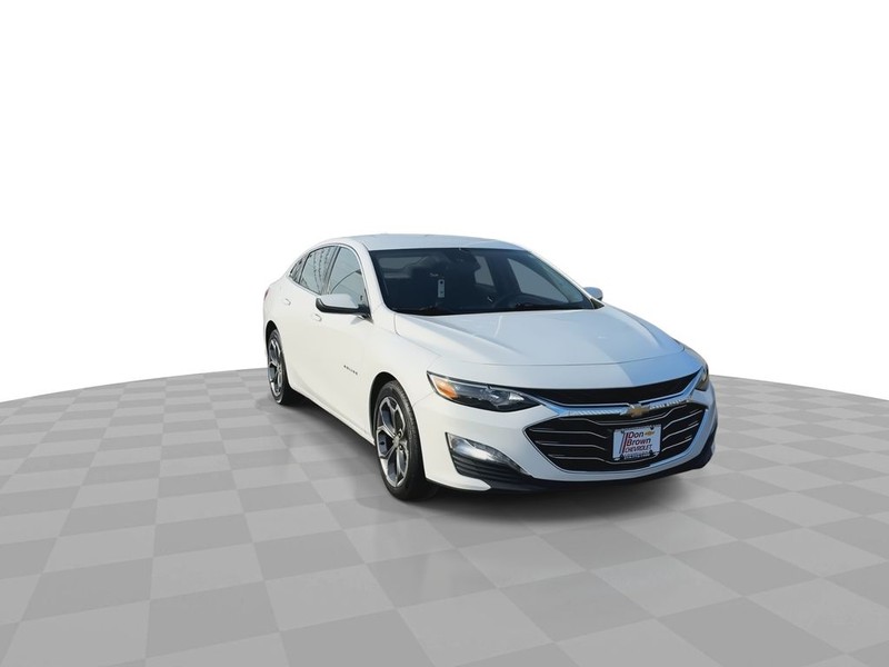 Chevrolet Malibu Vehicle Full-screen Gallery Image 4
