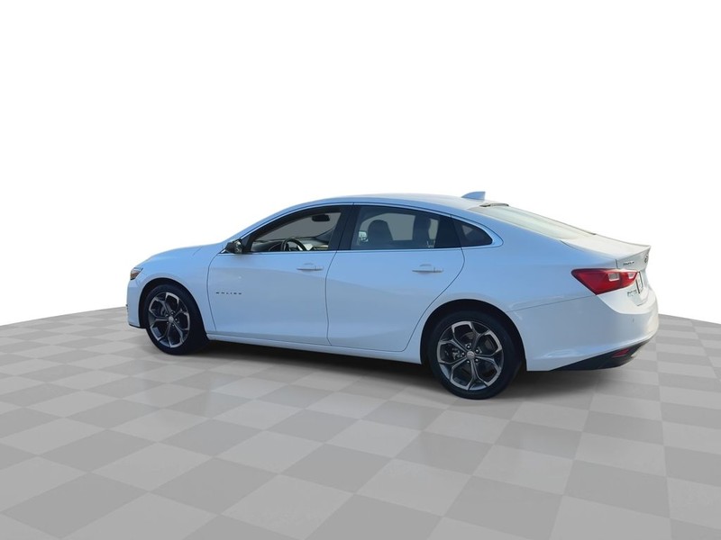 Chevrolet Malibu Vehicle Full-screen Gallery Image 10