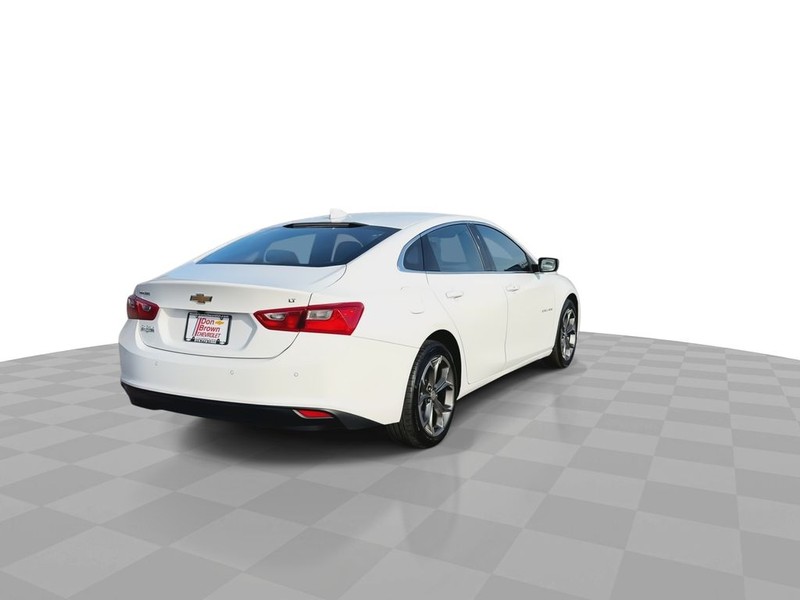 Chevrolet Malibu Vehicle Full-screen Gallery Image 13