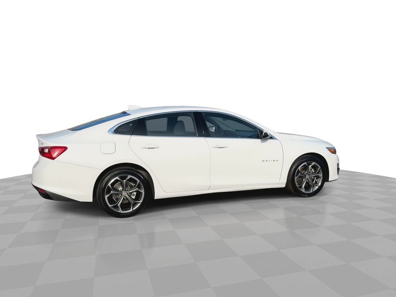 Chevrolet Malibu Vehicle Full-screen Gallery Image 14